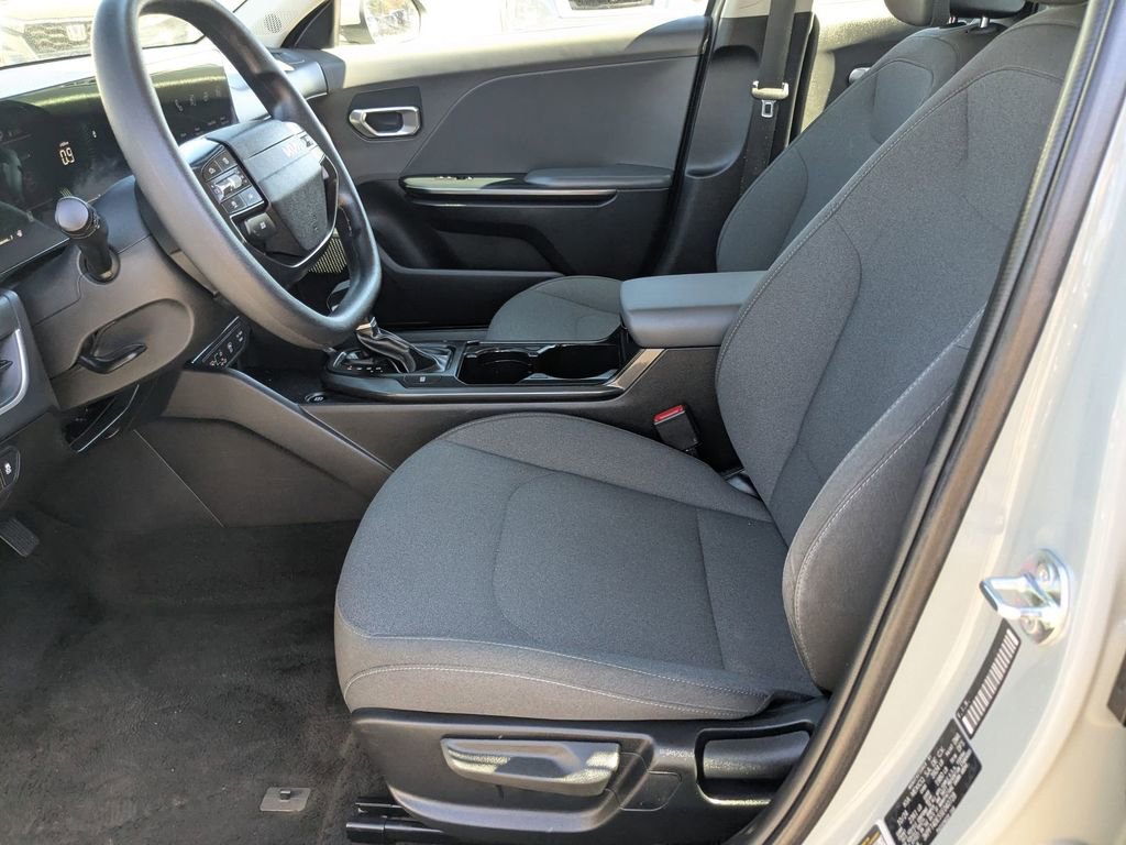Used 2025 Kia K4 LXS image 11