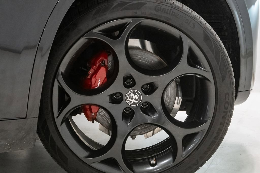 Used 2024 Alfa Romeo Stelvio Veloce image 32