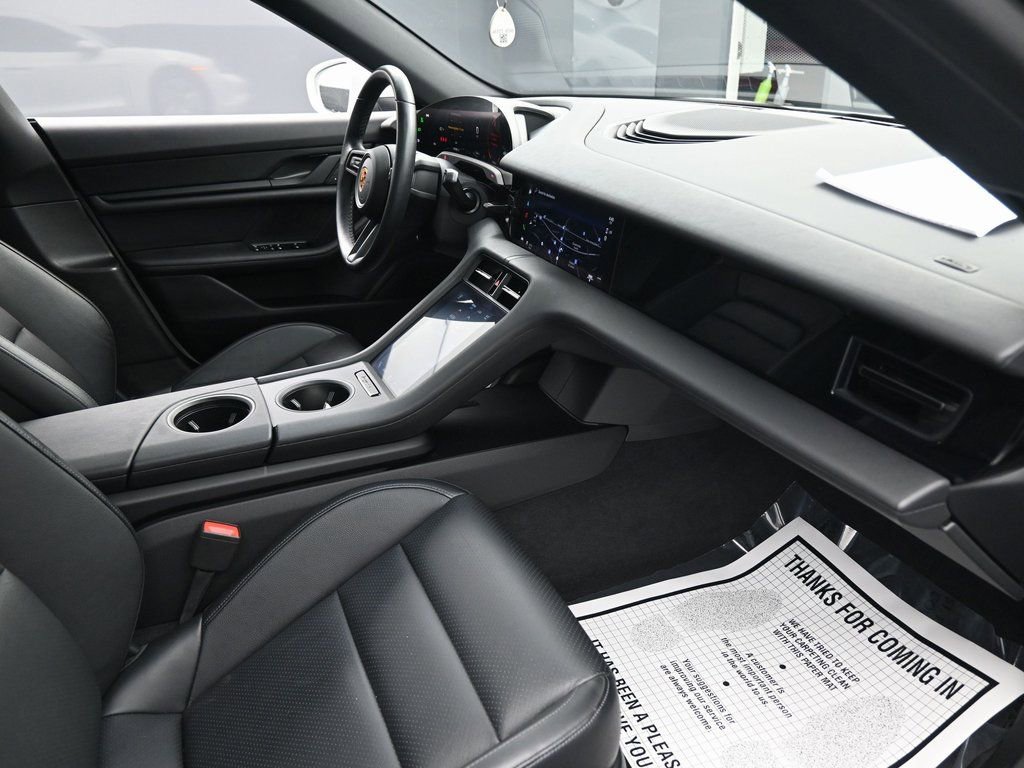 Used 2022 Porsche Taycan image 34