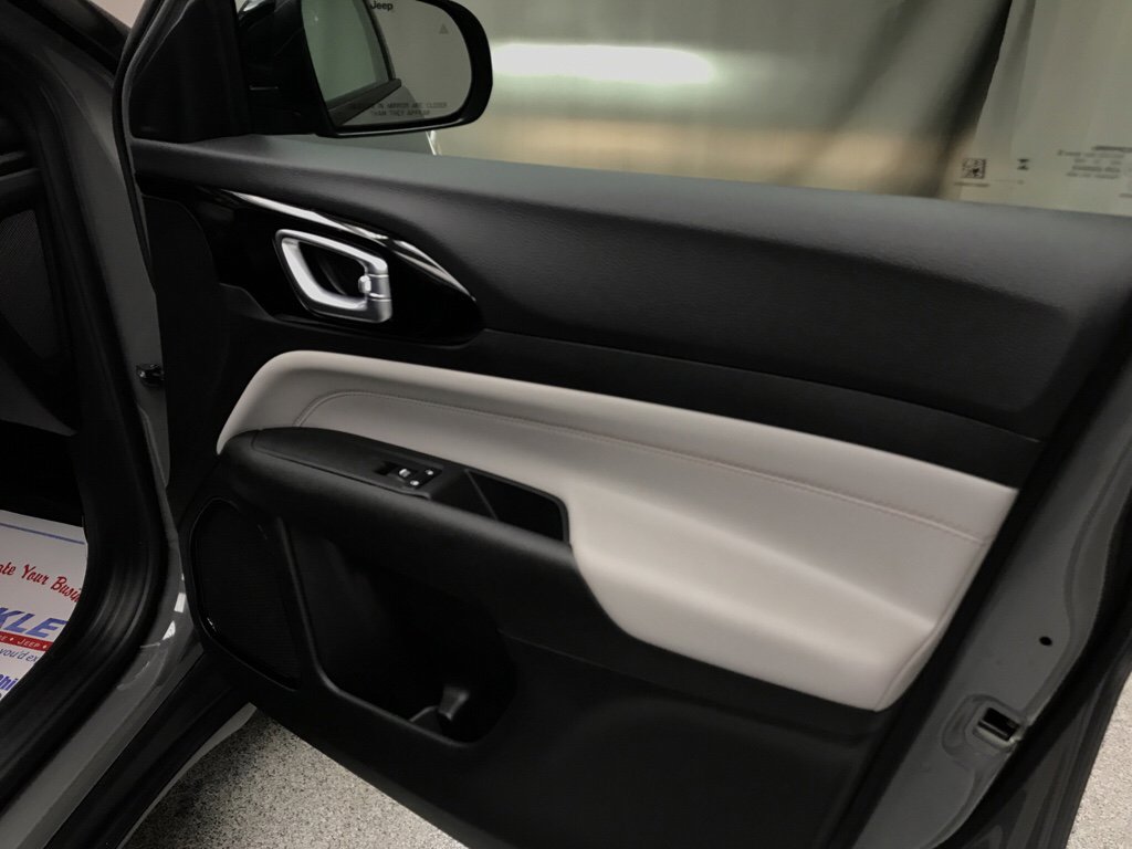 Used 2024 Jeep Compass Limited image 22