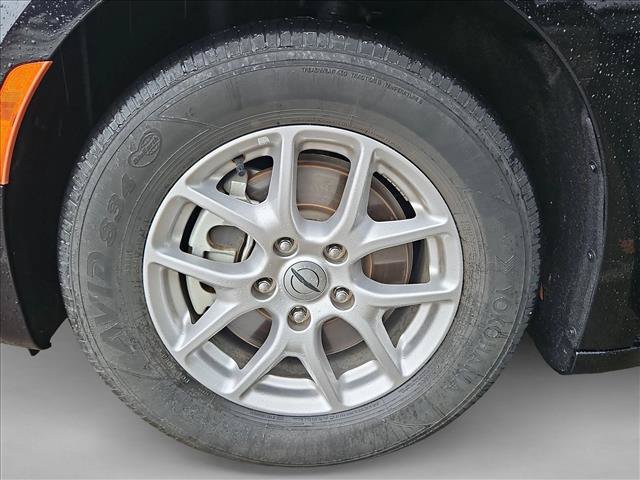 Used 2024 Chrysler Pacifica Touring-L FWD image 19
