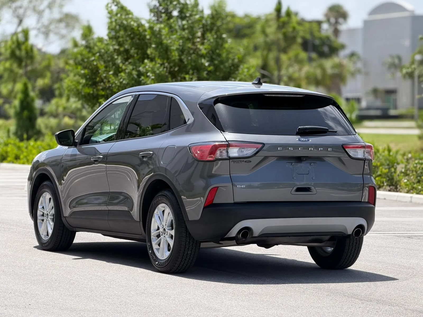 Used 2022 Ford Escape SE w/ Convenience Package FWD image 6