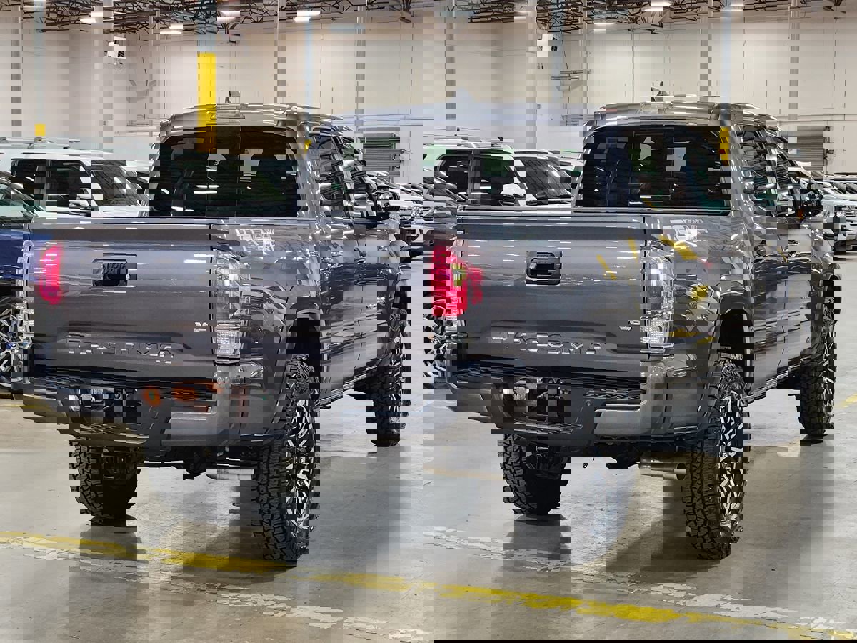 Used 2021 Toyota Tacoma TRD Sport w/ Technology Package image 8