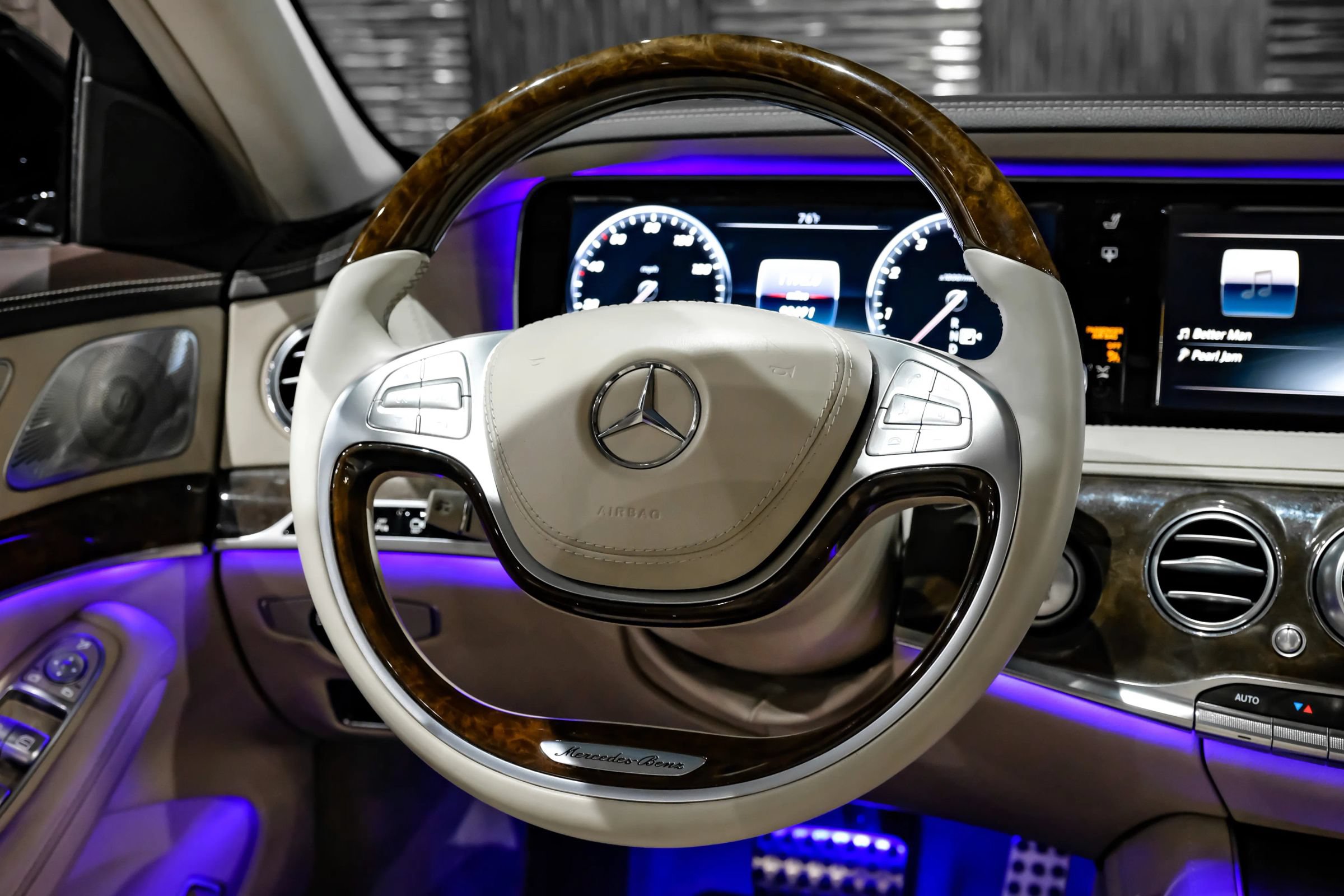 Used 2016 Mercedes-Benz S 550 Sedan image 23