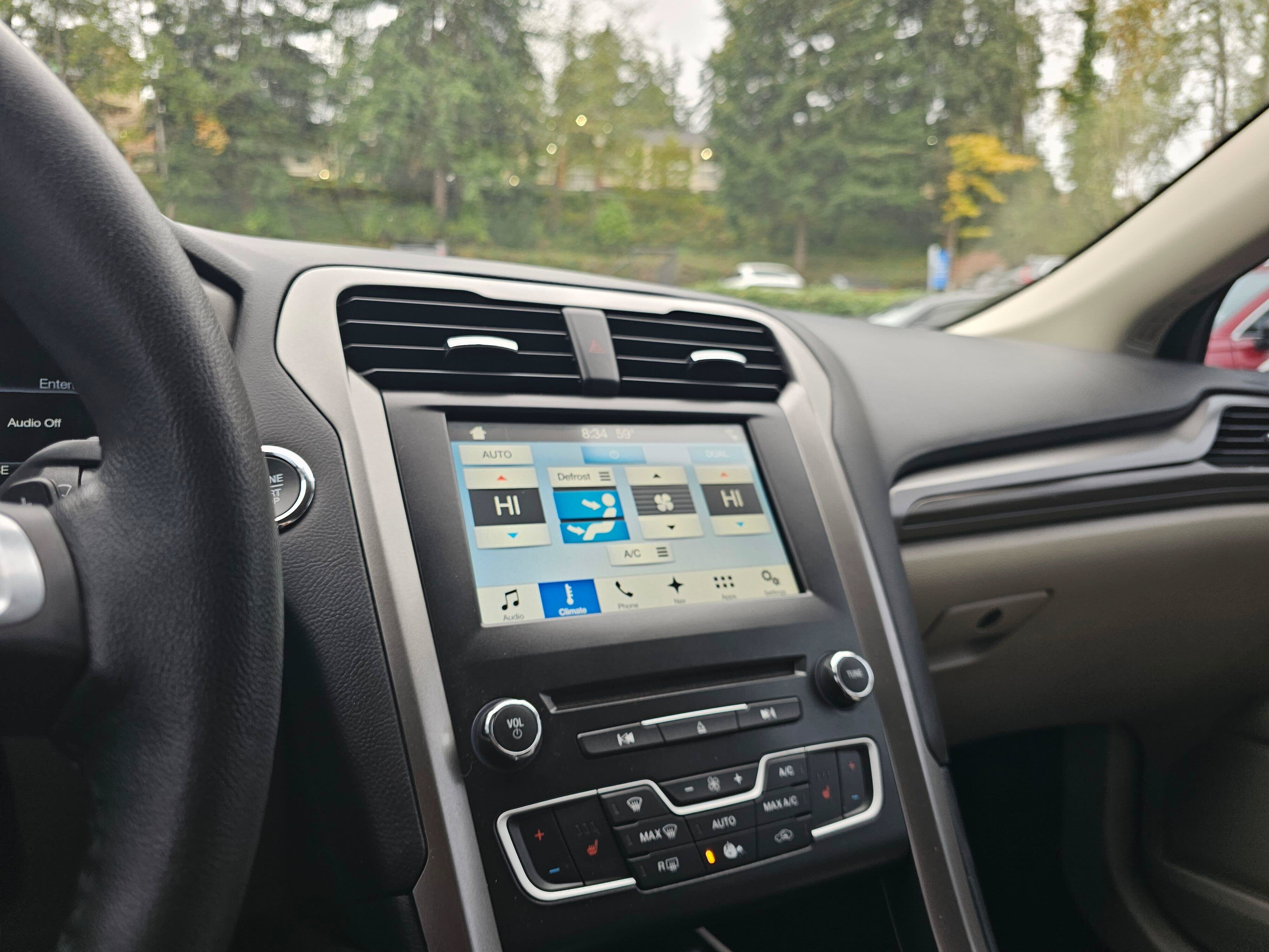 Used 2018 Ford Fusion SE w/ Fusion SE Technology Package FWD image 28