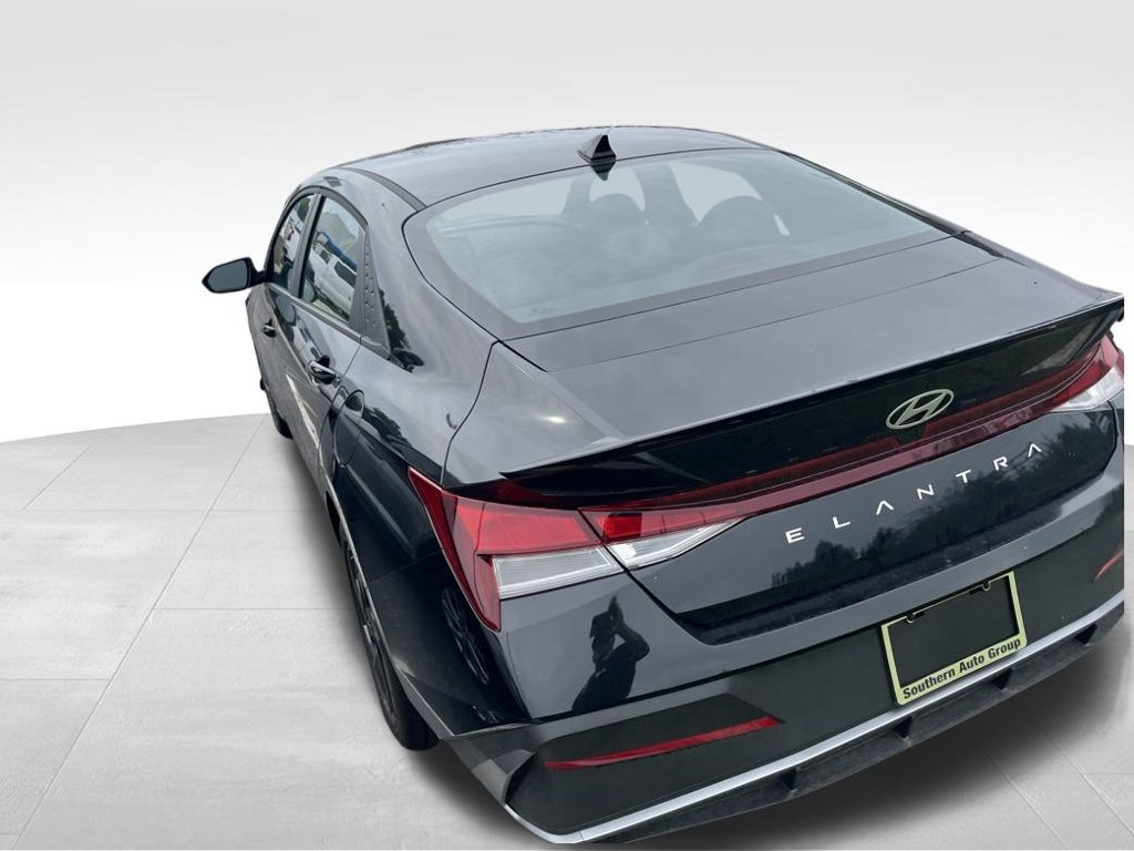 Used 2026 Hyundai Elantra SEL Sport FWD image 9