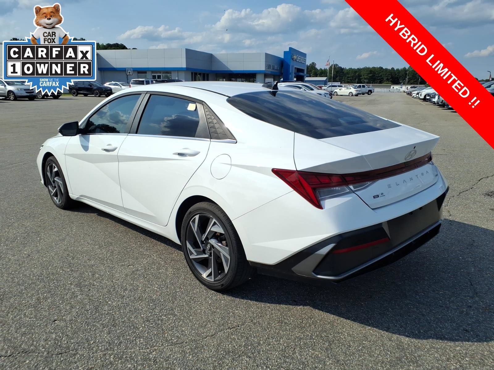 Used 2025 Hyundai Elantra Limited FWD video 3