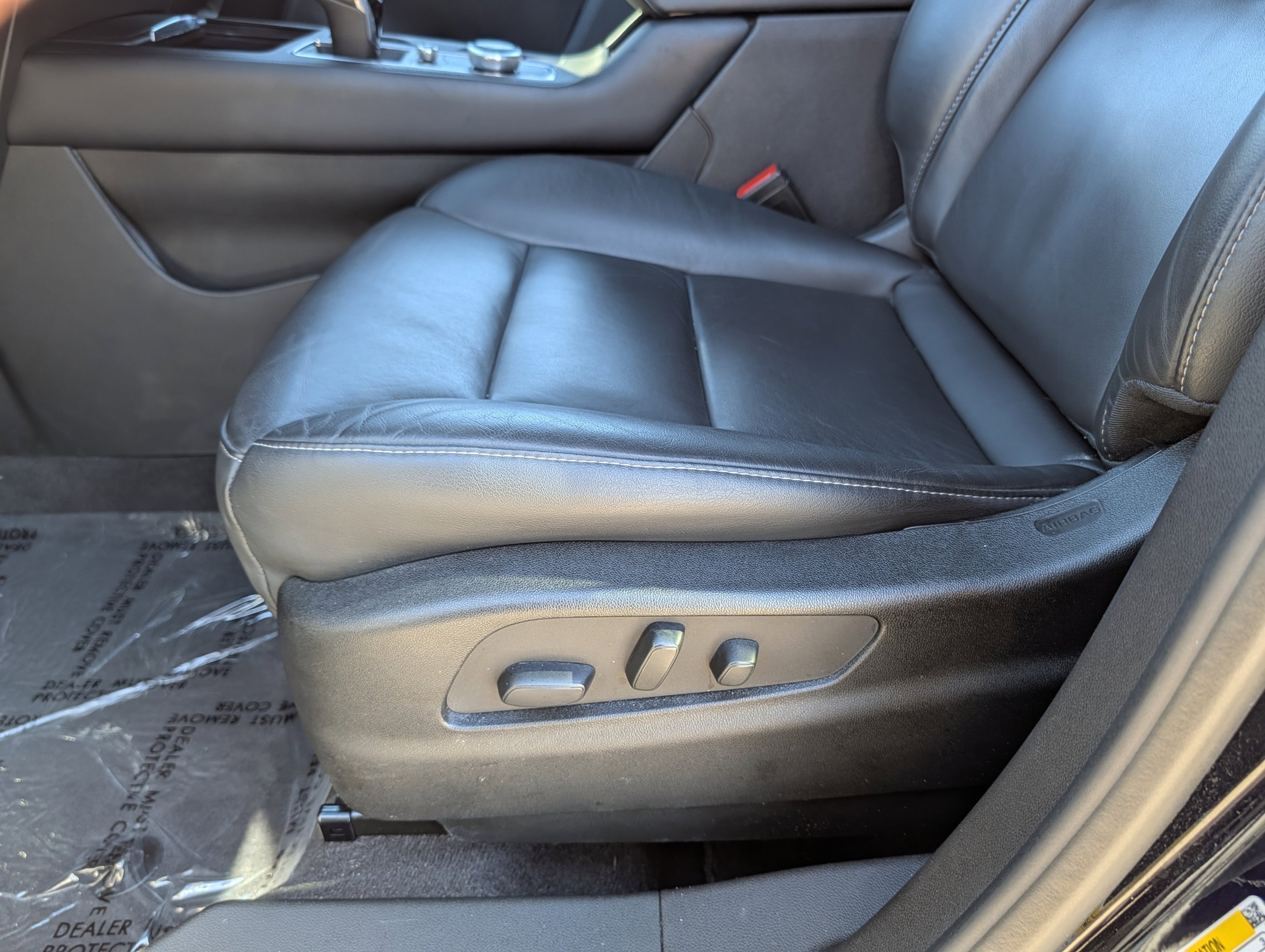 Used 2023 Cadillac XT4 Luxury w/ Cold Weather Package image 11