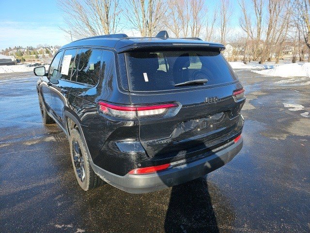 Used 2023 Jeep Grand Cherokee L Laredo image 3