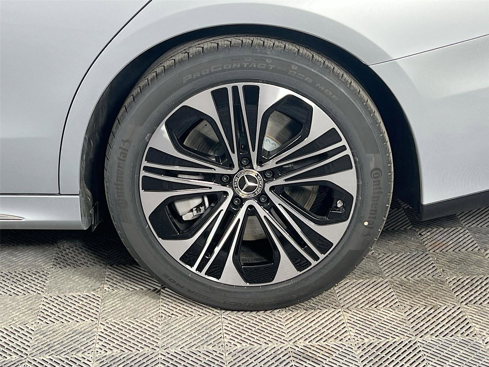 New 2026 Mercedes-Benz E 450 4MATIC Sedan image 31