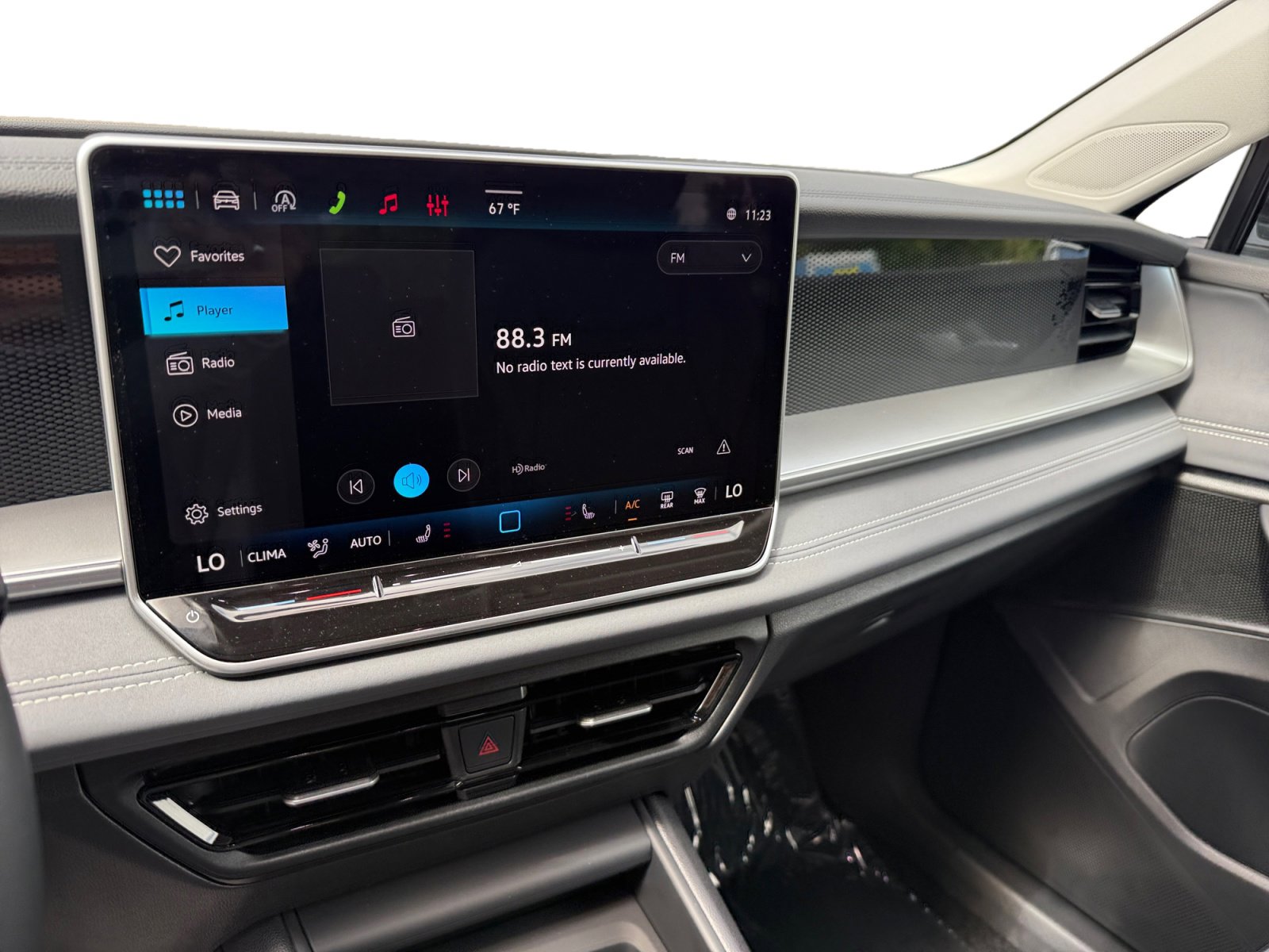 New 2026 Volkswagen Tiguan SE FWD image 12