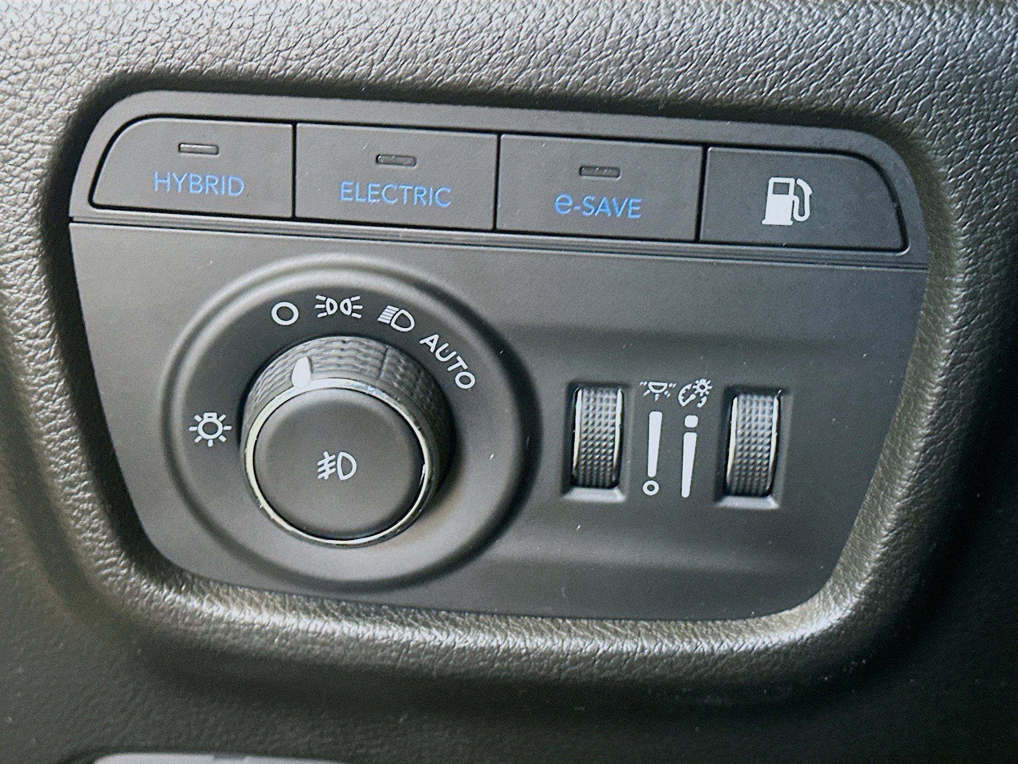 Used 2022 Jeep Grand Cherokee Limited 4xe w/ Luxury Tech Group II image 17