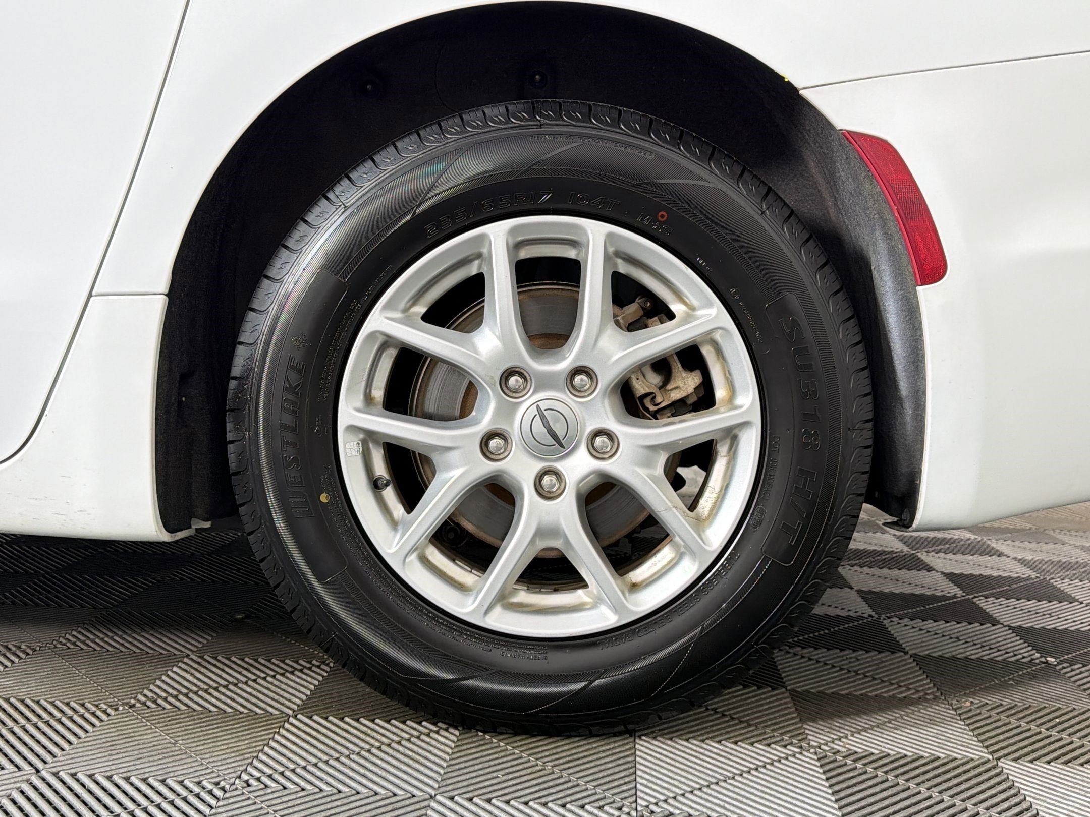 Used 2023 Chrysler Pacifica Touring-L FWD image 10