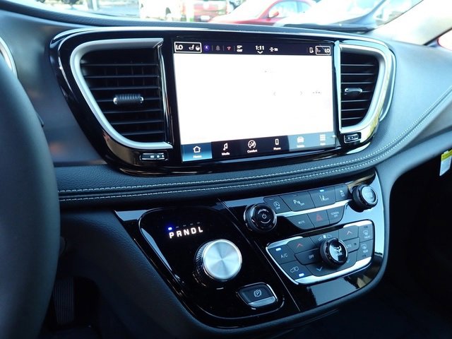 New 2026 Chrysler Pacifica Select image 18