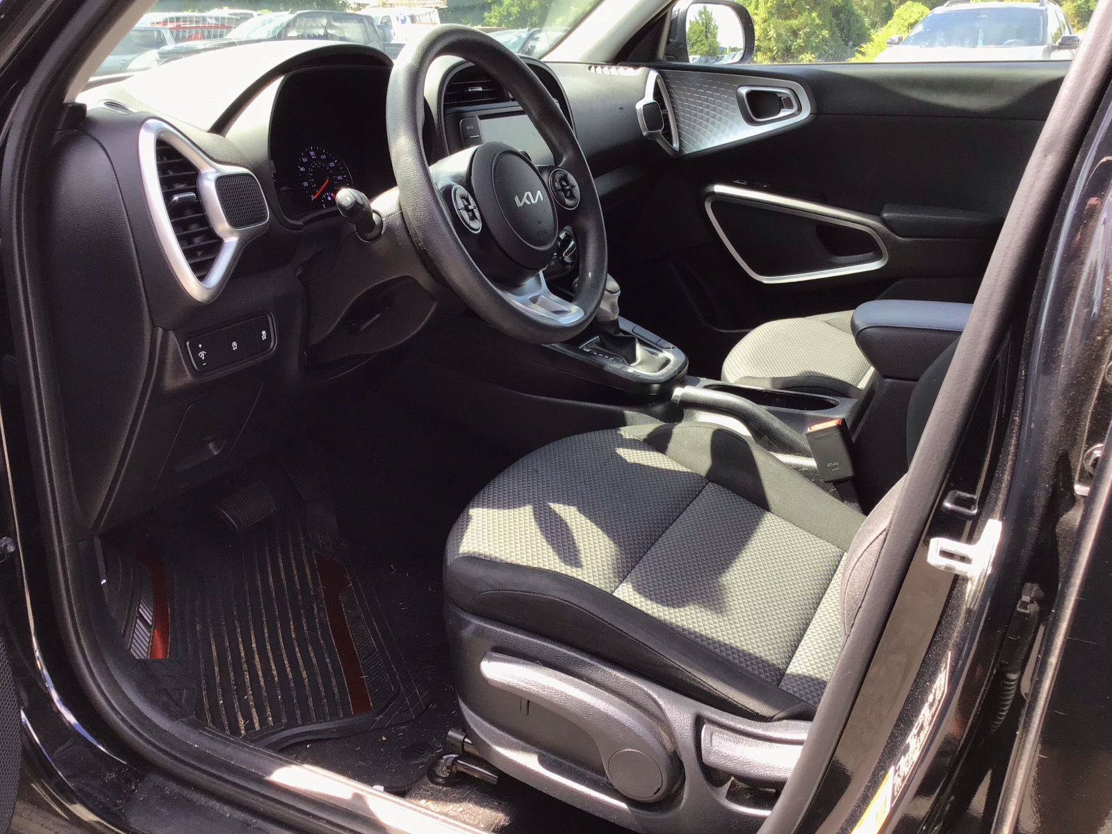 Used 2022 Kia Soul LX FWD image 9