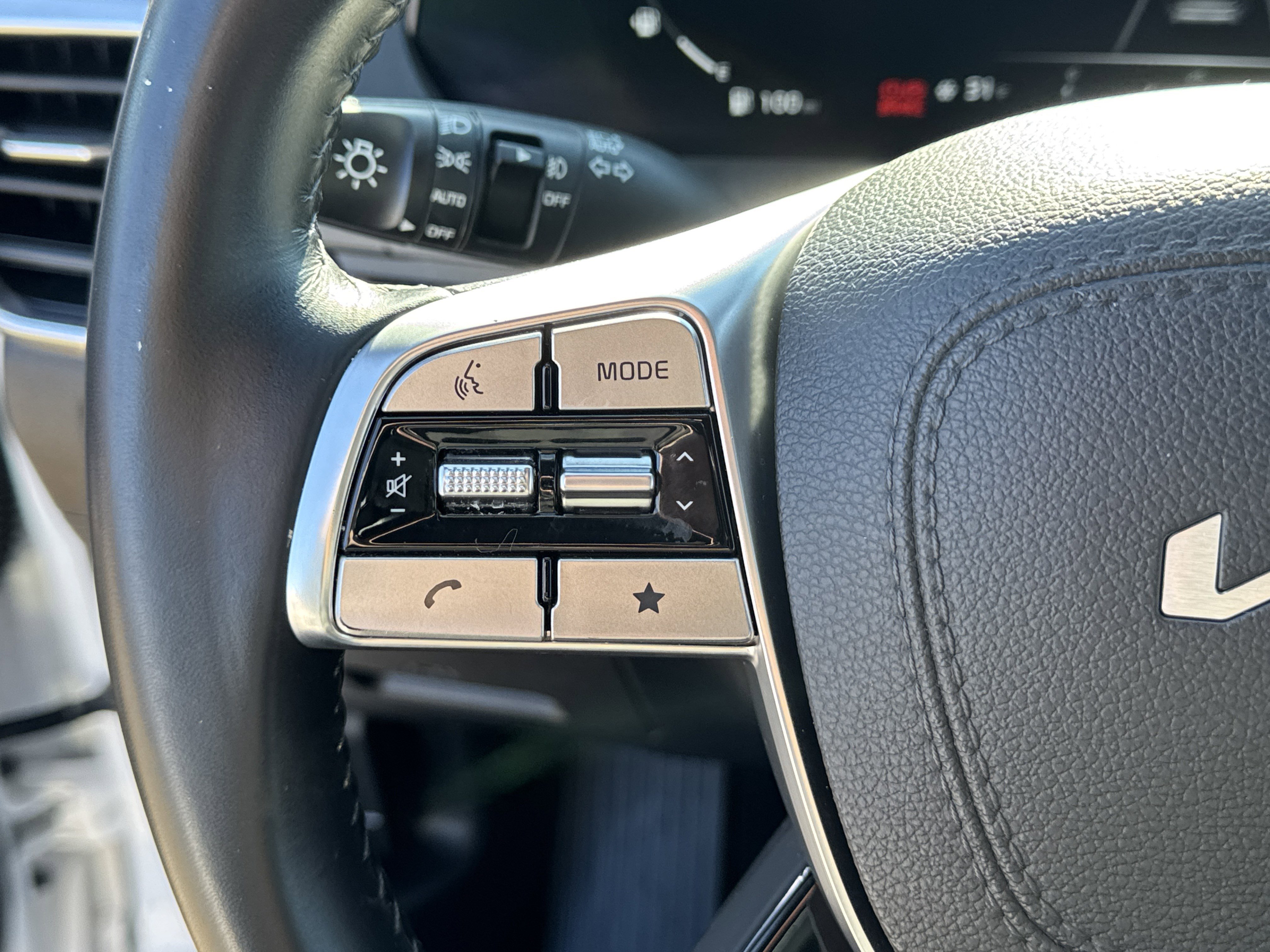 Certified 2023 Kia Telluride SX image 25