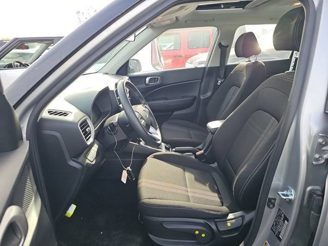 Used 2025 Hyundai Venue SEL FWD image 6
