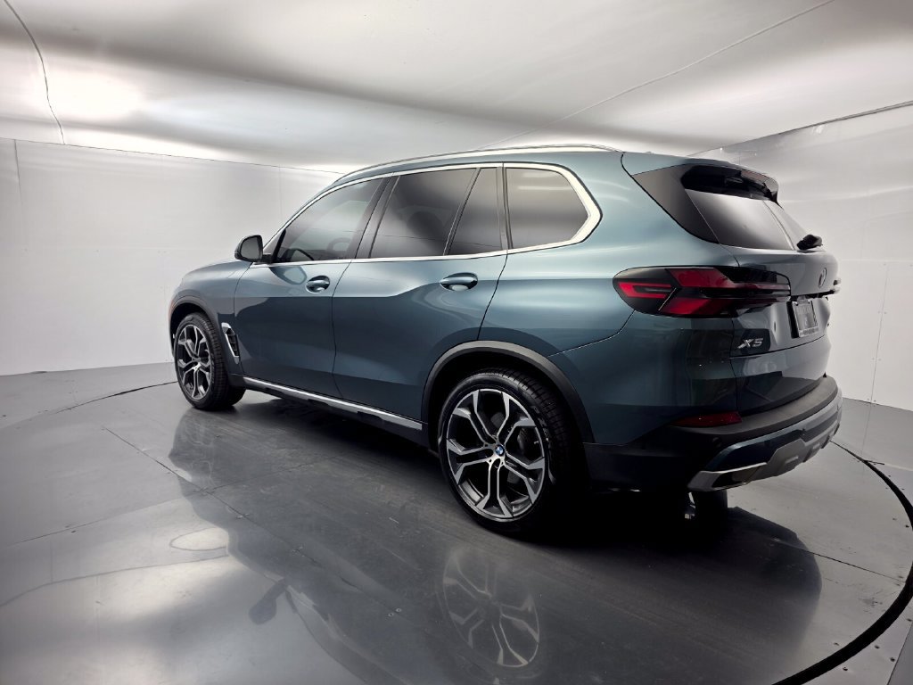 Certified 2024 BMW X5 xDrive40i w/ Premium Package AWD/4WD image 4
