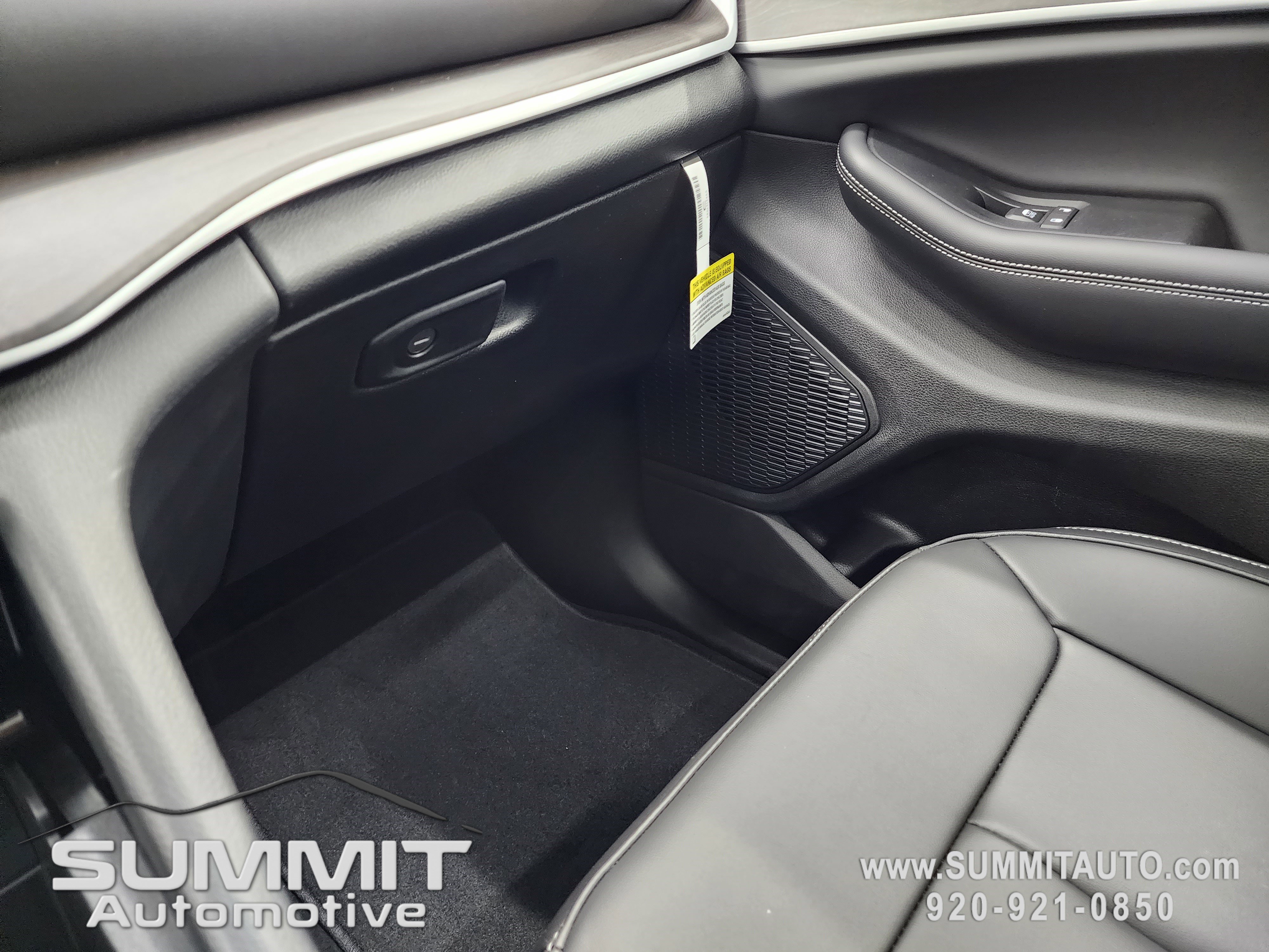 New 2025 Jeep Grand Cherokee Limited w/ Black Appearance Package image 17