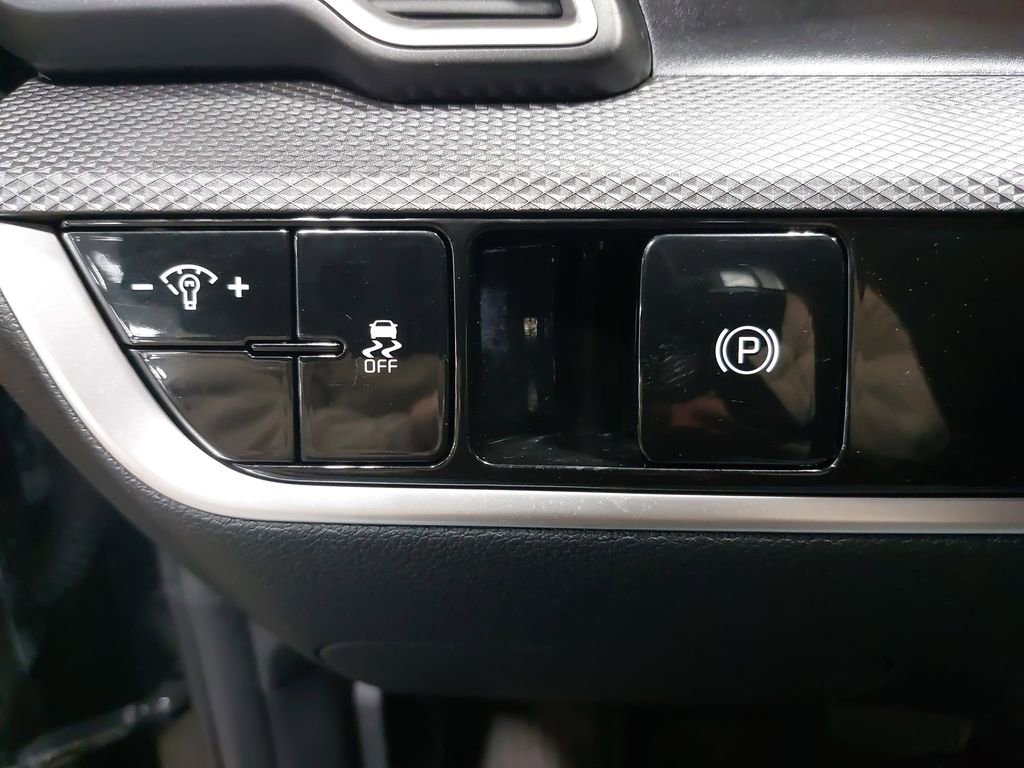 Used 2025 Kia Sportage LX image 25