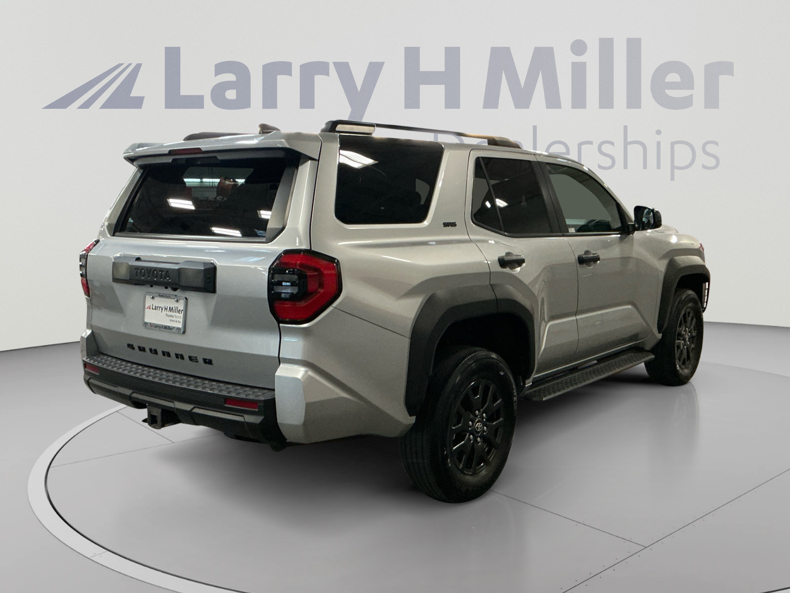 Certified 2025 Toyota 4Runner SR5 AWD/4WD image 5