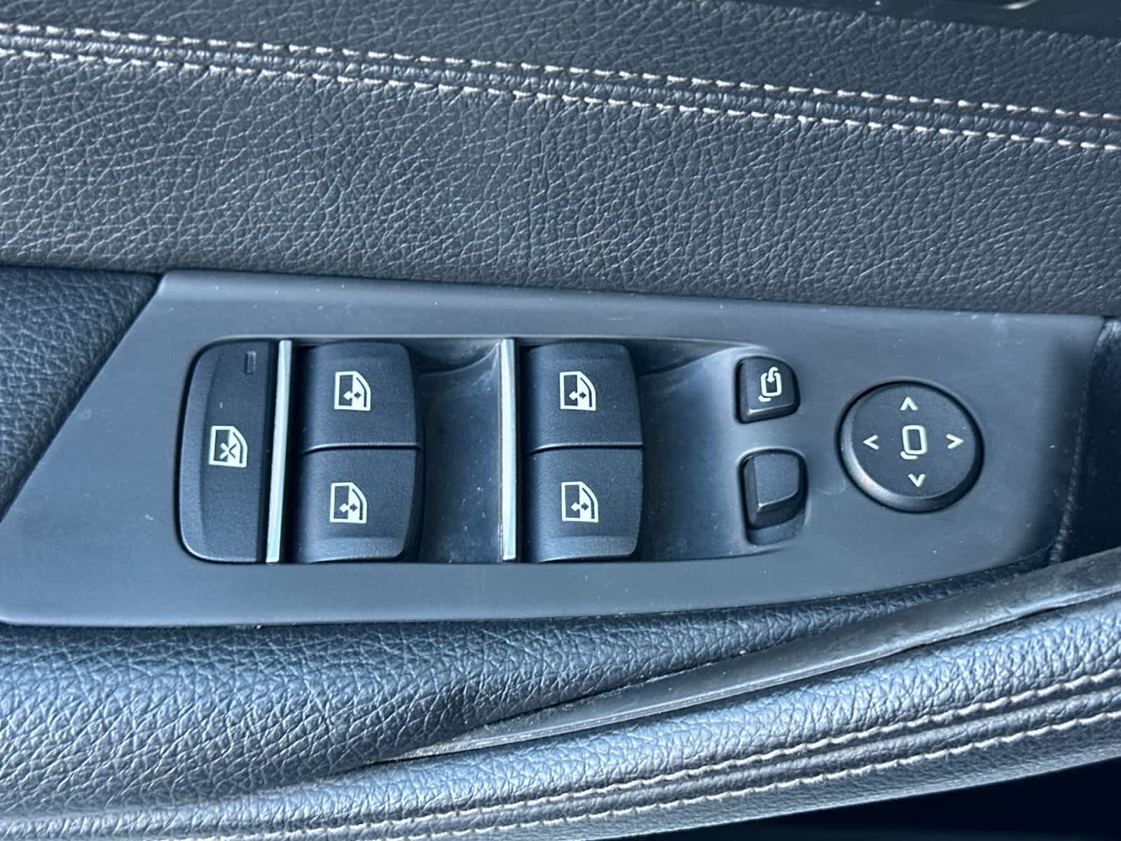 Used 2019 BMW 530e w/ Convenience Package RWD image 13