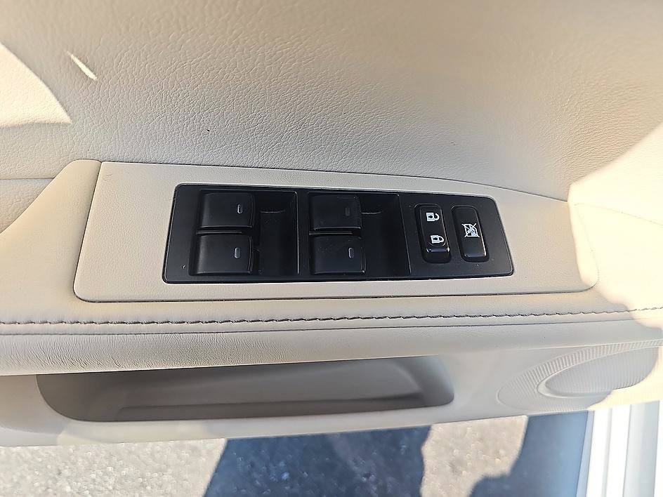 Used 2015 Lexus ES 300h w/ Navigation System Package FWD image 12
