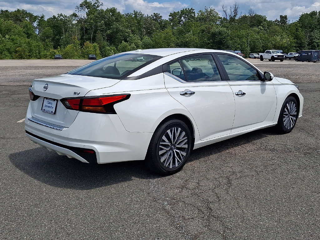 Used 2023 Nissan Altima 2.5 SV FWD image 9