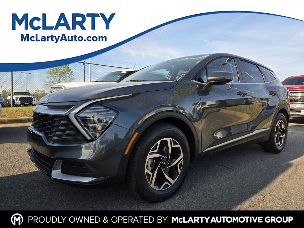 Used 2024 Kia Sportage LX image 1