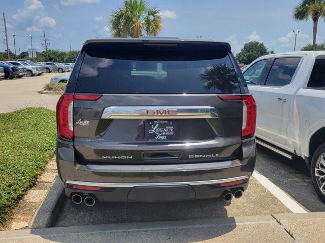 Used 2021 GMC Yukon Denali w/ Denali Premium Package RWD image 3