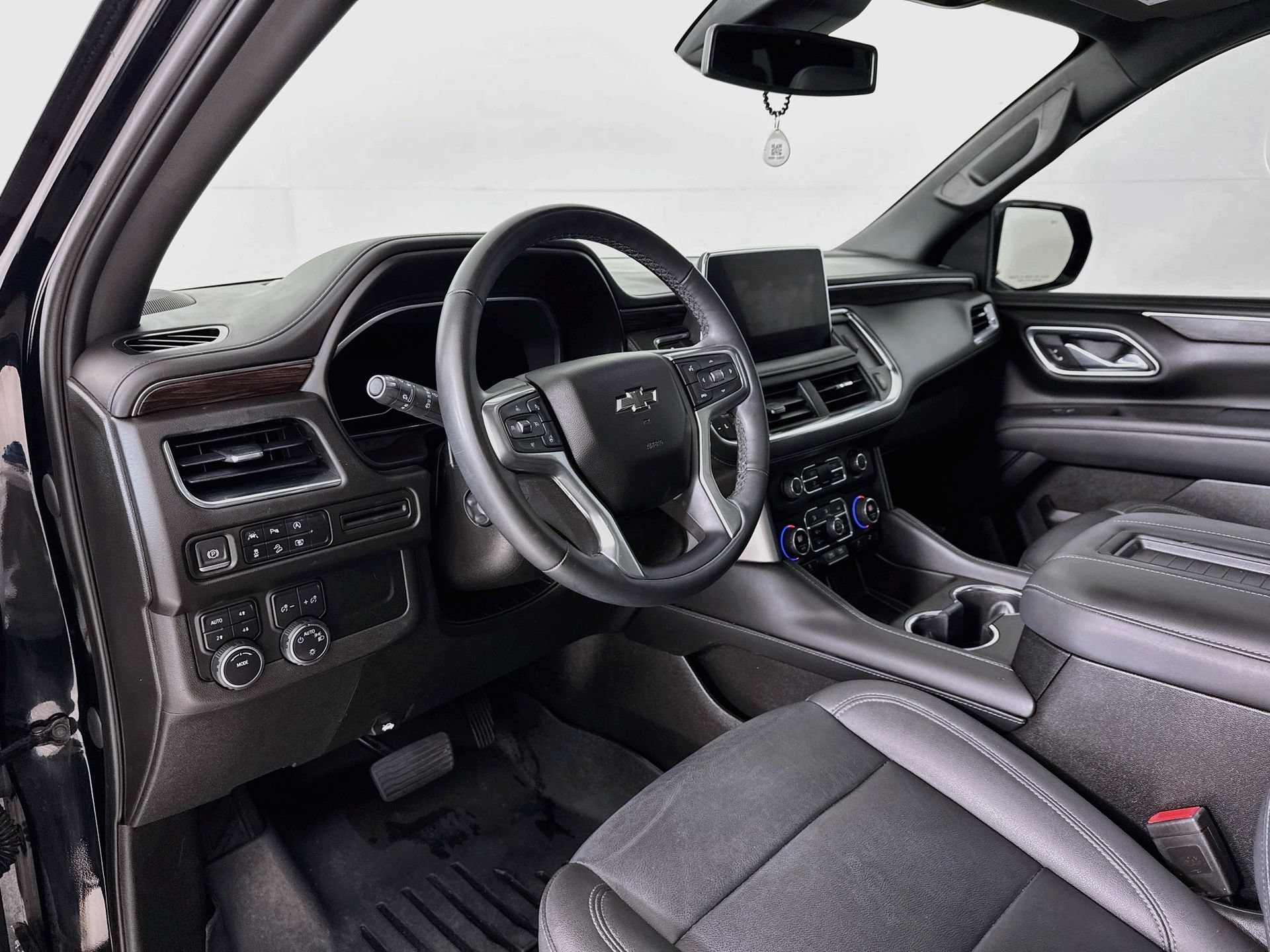 Used 2023 Chevrolet Tahoe Z71 w/ Luxury Package AWD/4WD image 10