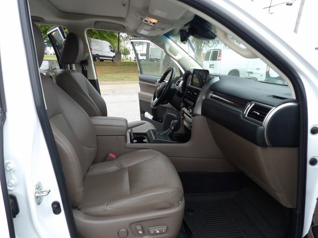 Used 2023 Lexus GX 460 Luxury w/ Accessory Package AWD/4WD image 31