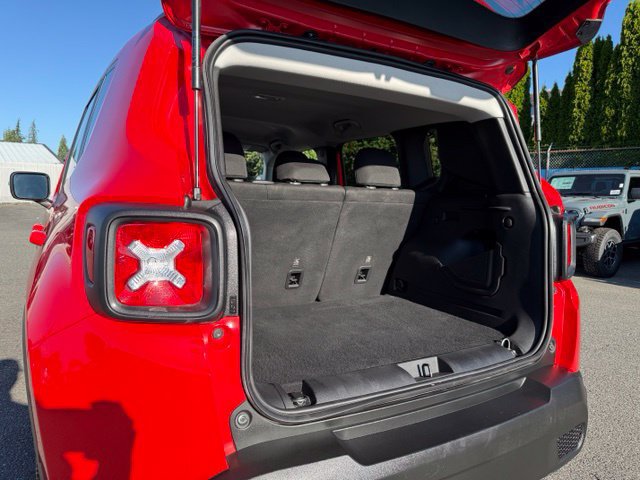 Used 2023 Jeep Renegade Latitude AWD/4WD image 16