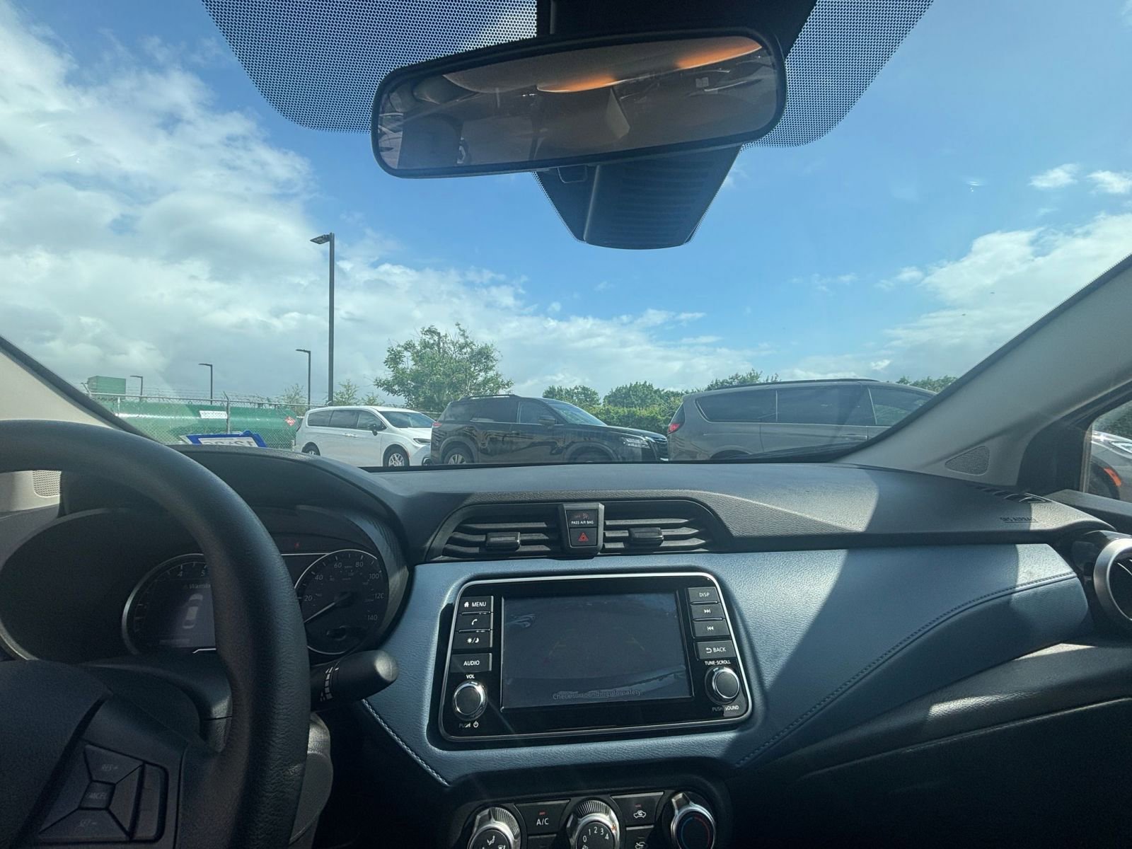 Used 2025 Nissan Versa SV image 31