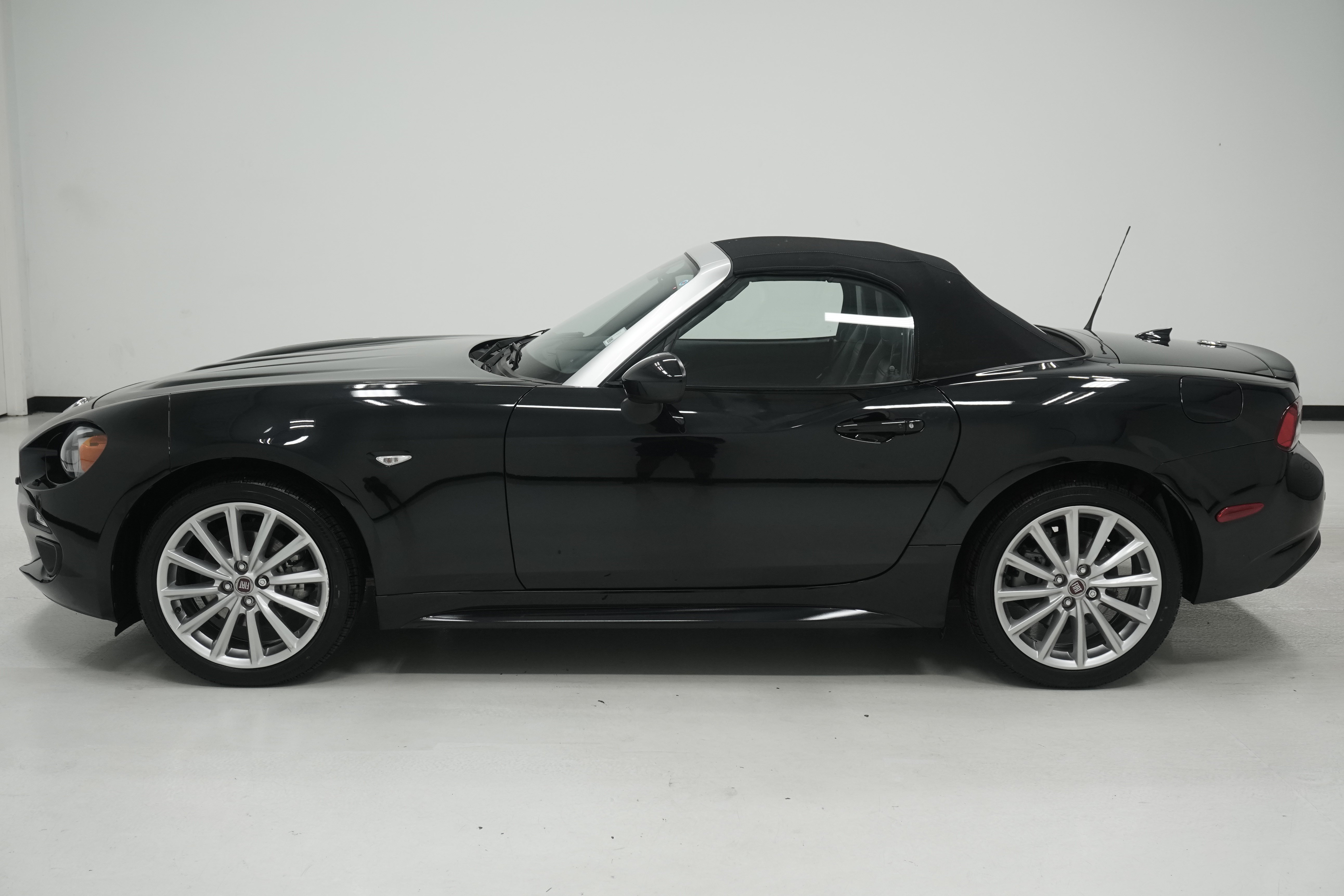 Used 2020 FIAT 124 Spider Lusso w/ Convenience Group RWD image 7