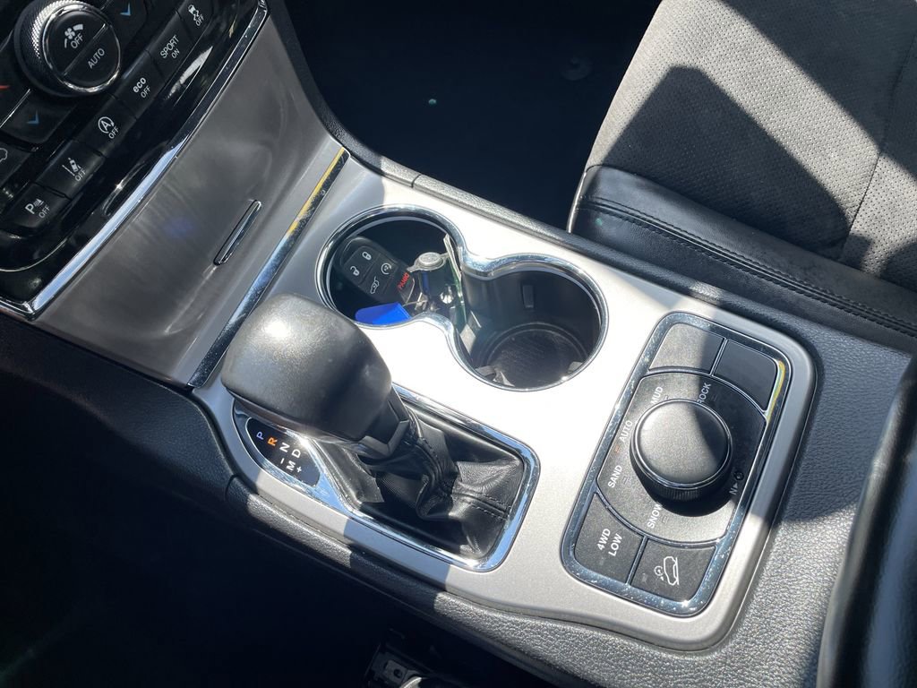 Certified 2022 Jeep Grand Cherokee Laredo X AWD/4WD image 21