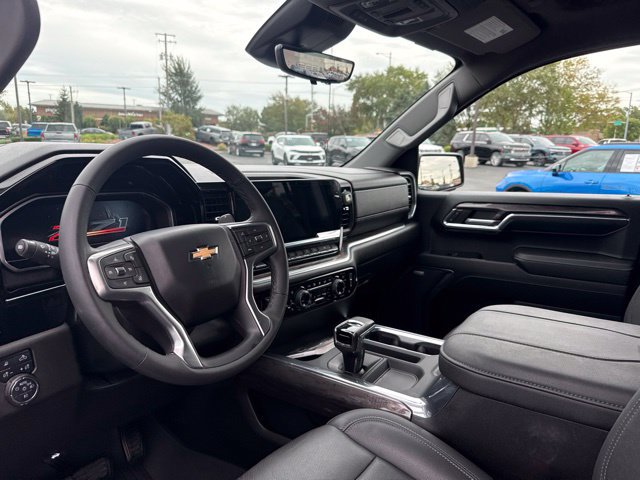 Used 2024 Chevrolet Silverado 1500 LTZ w/ Technology Package AWD/4WD image 10