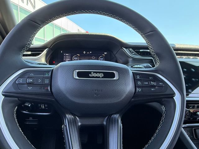 Used 2025 Jeep Grand Cherokee Altitude AWD/4WD image 14