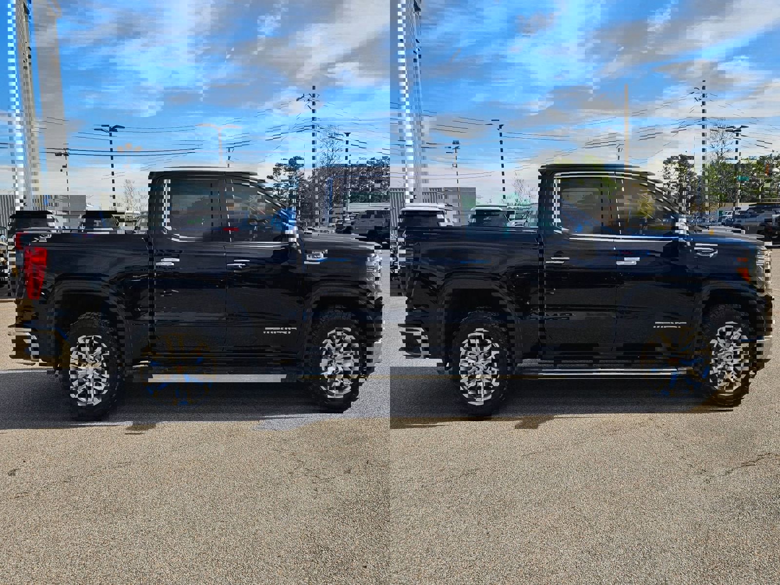 Used 2021 GMC Sierra 1500 SLT w/ SLT Premium Package image 7