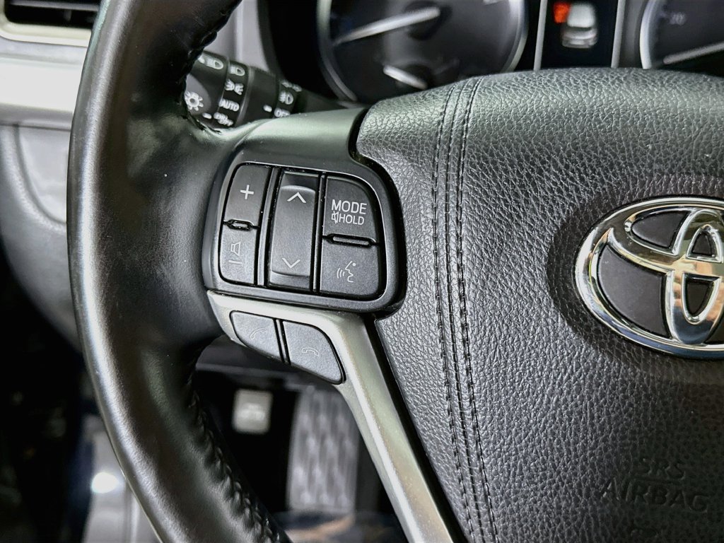 Used 2017 Toyota Highlander Limited Platinum AWD/4WD image 21