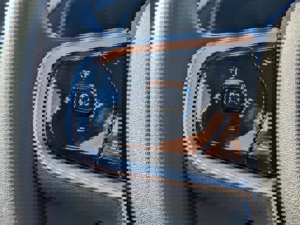 New 2026 Volvo XC90 B6 Plus w/ Protection Package Premier image 32