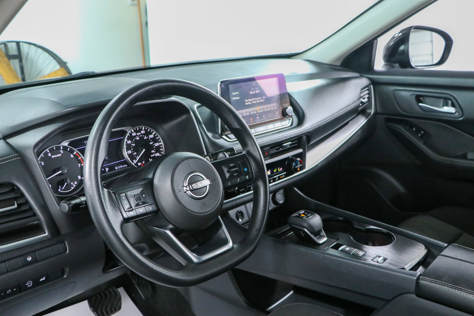 Used 2024 Nissan Rogue SV FWD image 22