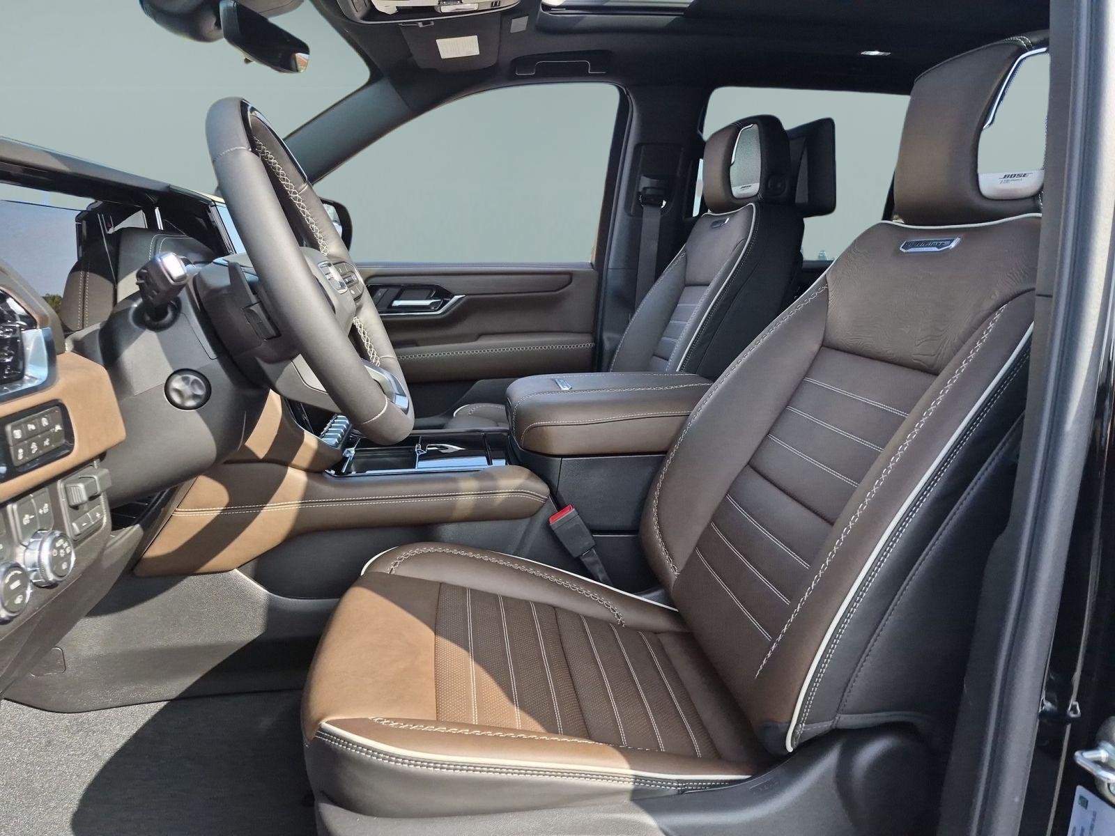 New 2026 GMC Yukon Denali Ultimate w/ LPO, Floor Liner Package AWD/4WD image 19