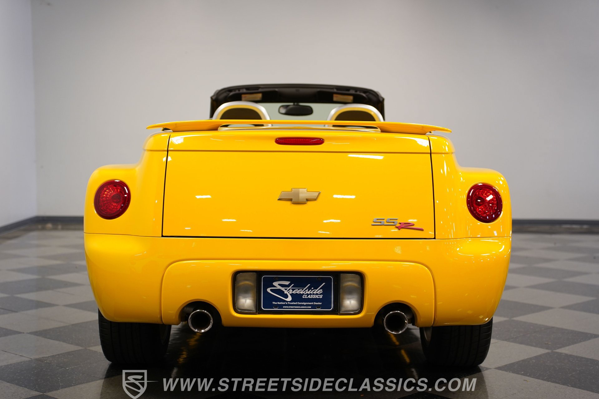 Used 2004 Chevrolet SSR w/ Preferred Equipment Group RWD image 26