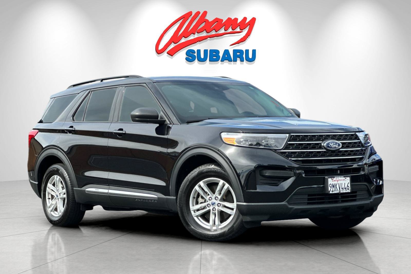 Used 2024 Ford Explorer XLT RWD image 2