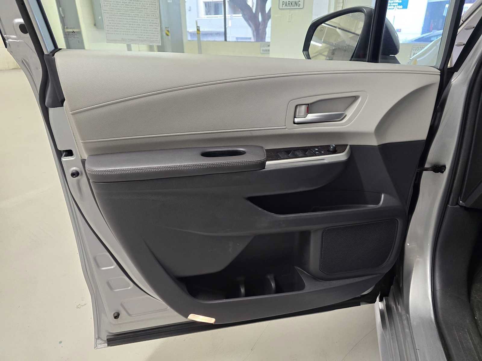 Used 2021 Toyota Sienna XLE w/ XLE Plus Package FWD image 19