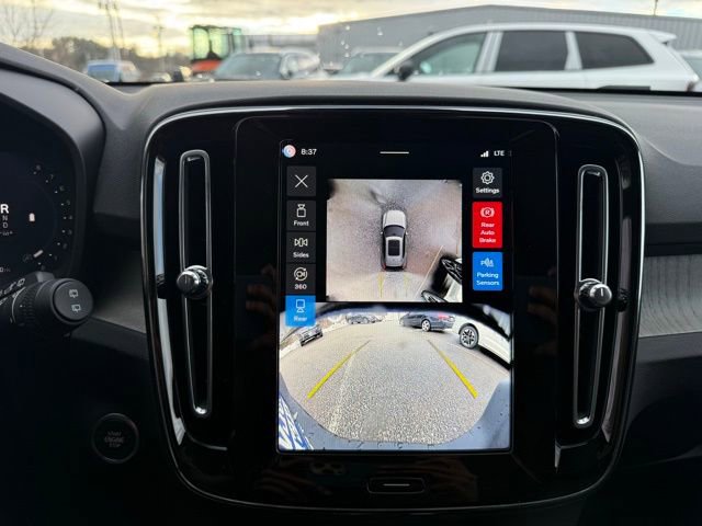 New 2026 Volvo XC40 B5 Plus w/ Protection Package Premier AWD/4WD image 19