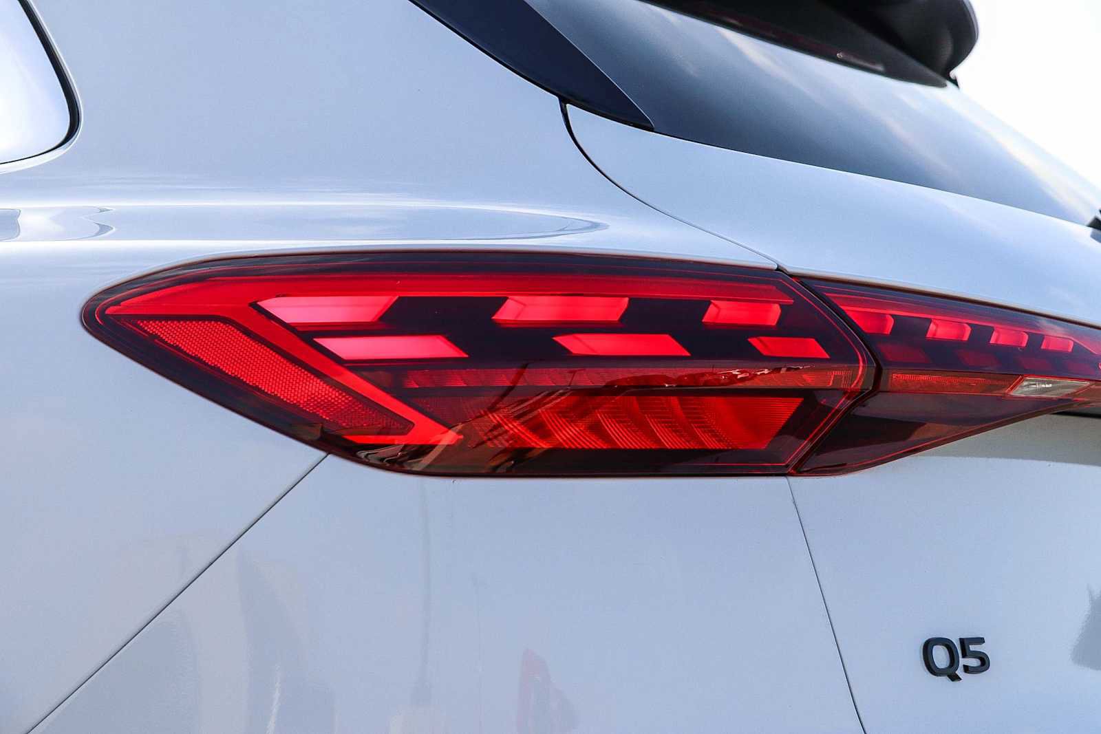 Used 2025 Audi Q5 Premium w/ Convenience Package image 12