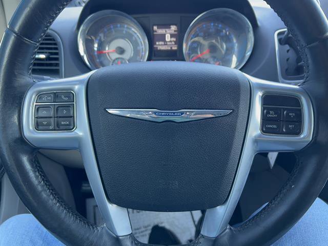 Used 2013 Chrysler Town & Country Touring image 30