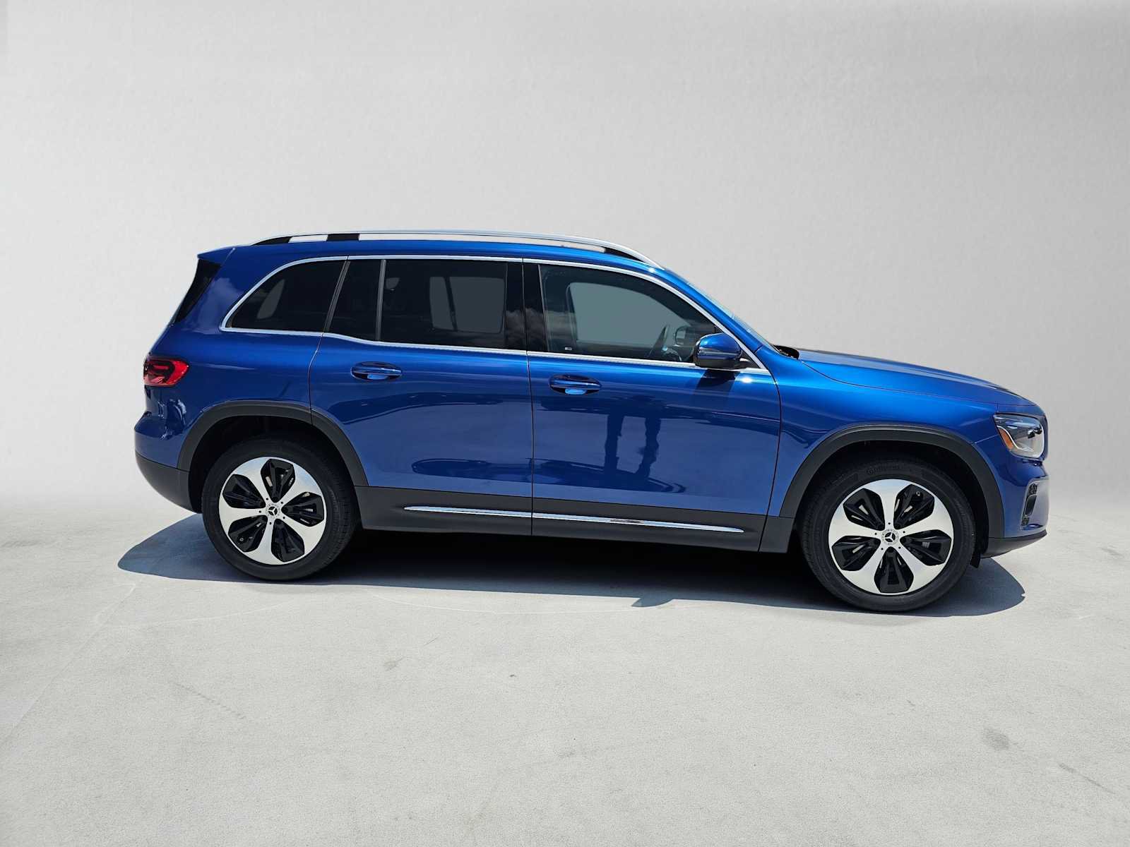 New 2026 Mercedes-Benz GLB 250 image 2